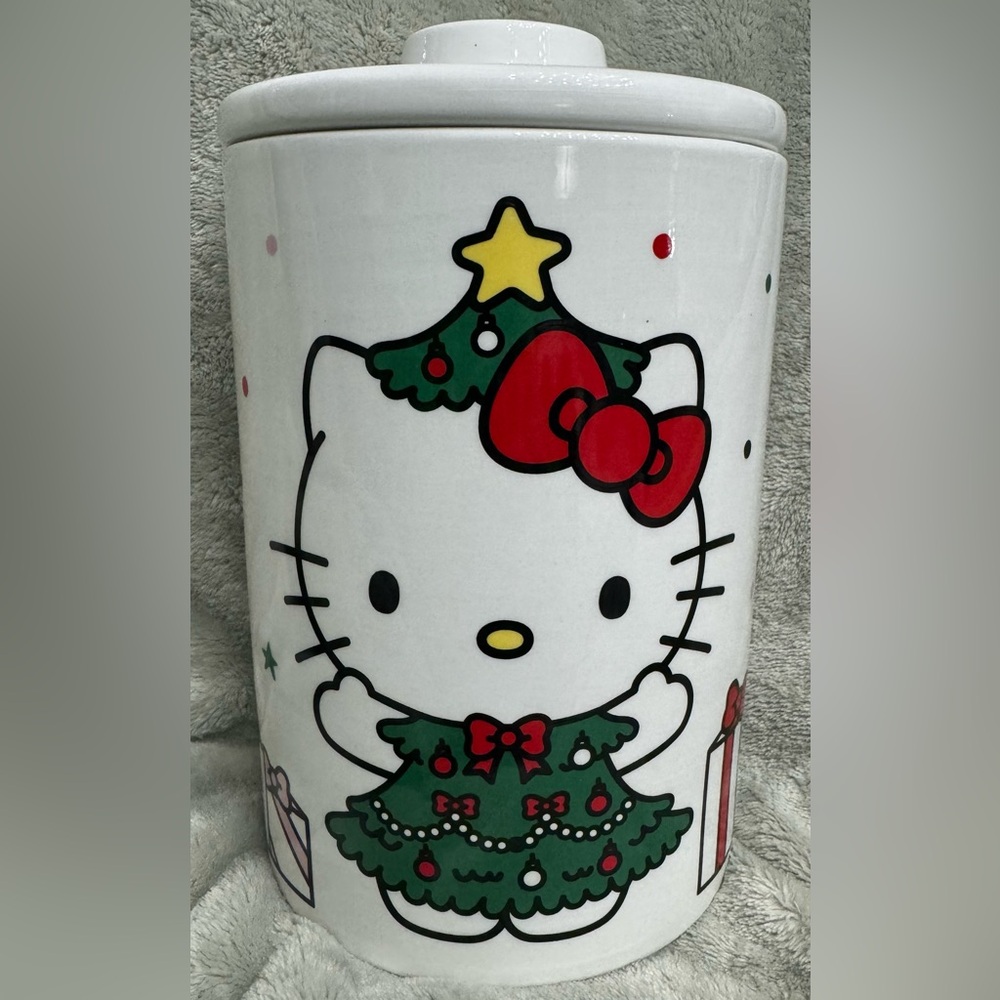 HELLO KITTY CHRISTMAS COOKIE JAR/CANISTER W/ KITTY IN TREE DRESS & PRESENTS NEW